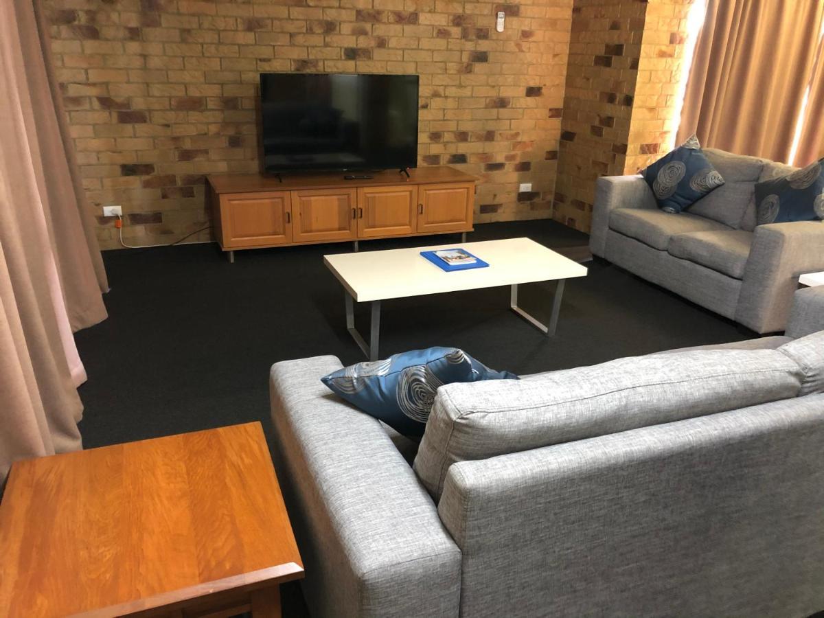 Bribie Waterways Motel Bongaree Ngoại thất bức ảnh