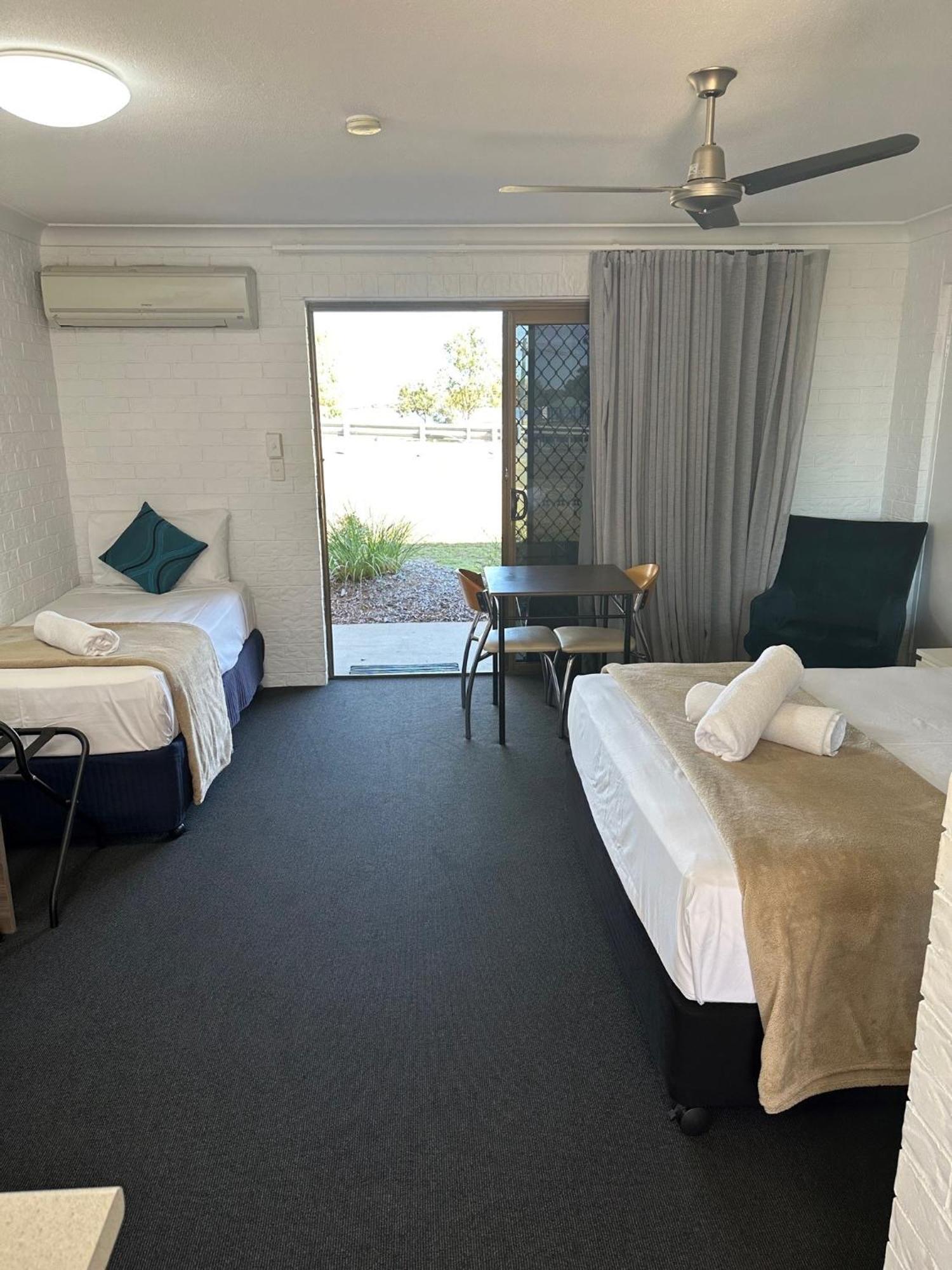 Bribie Waterways Motel Bongaree Ngoại thất bức ảnh