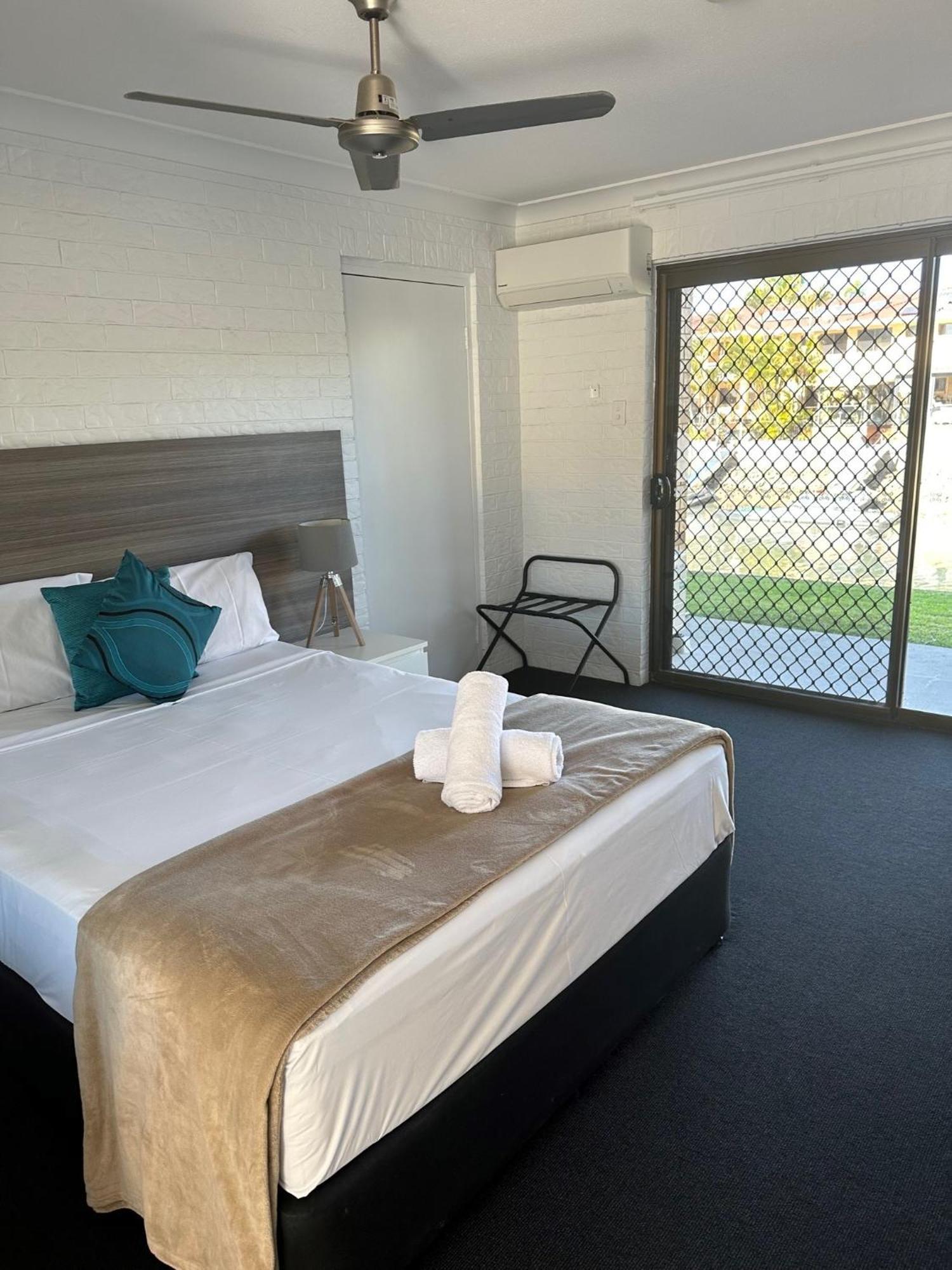 Bribie Waterways Motel Bongaree Ngoại thất bức ảnh