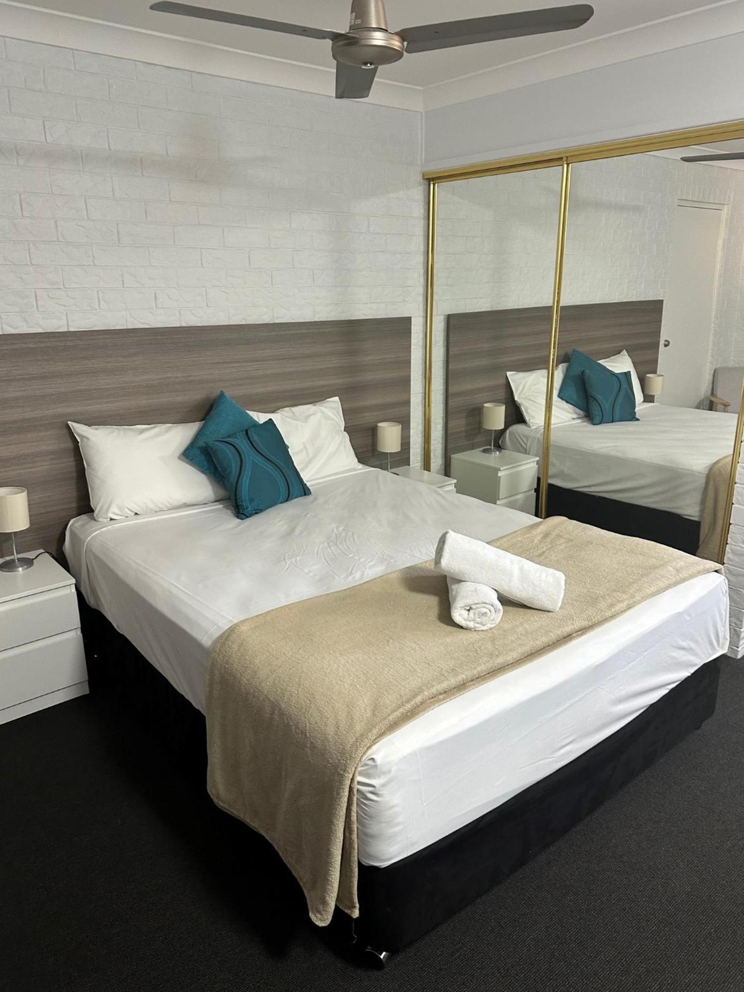Bribie Waterways Motel Bongaree Ngoại thất bức ảnh