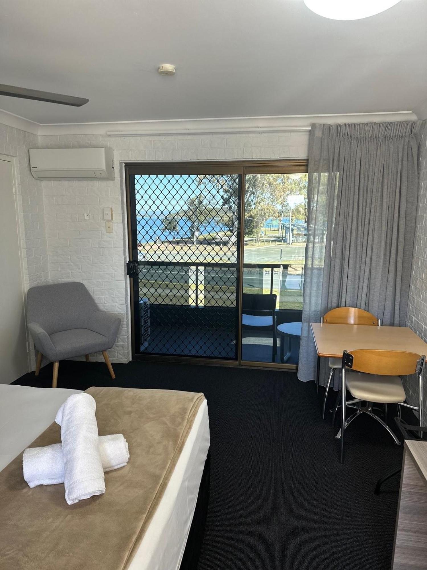 Bribie Waterways Motel Bongaree Ngoại thất bức ảnh