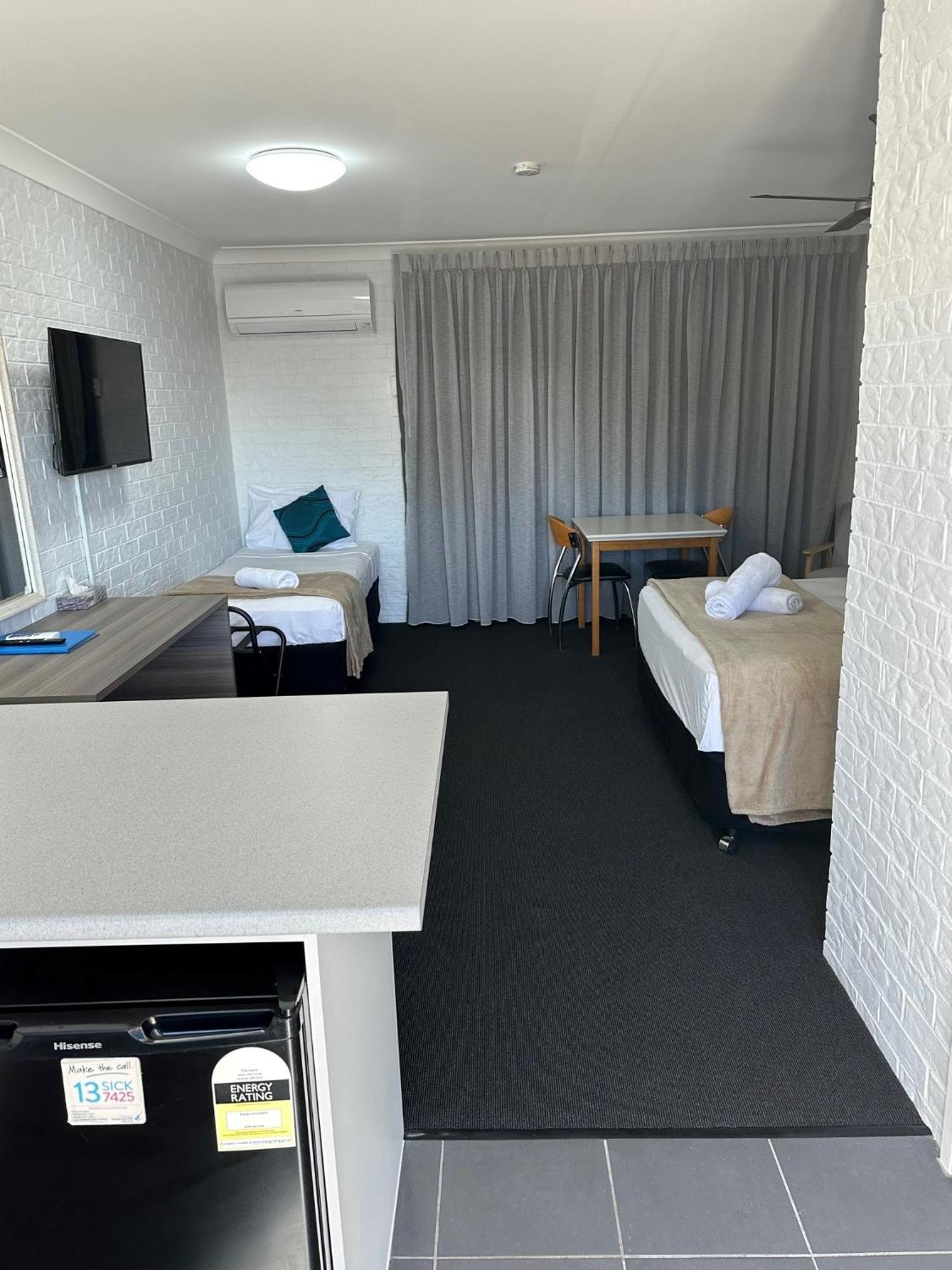 Bribie Waterways Motel Bongaree Ngoại thất bức ảnh