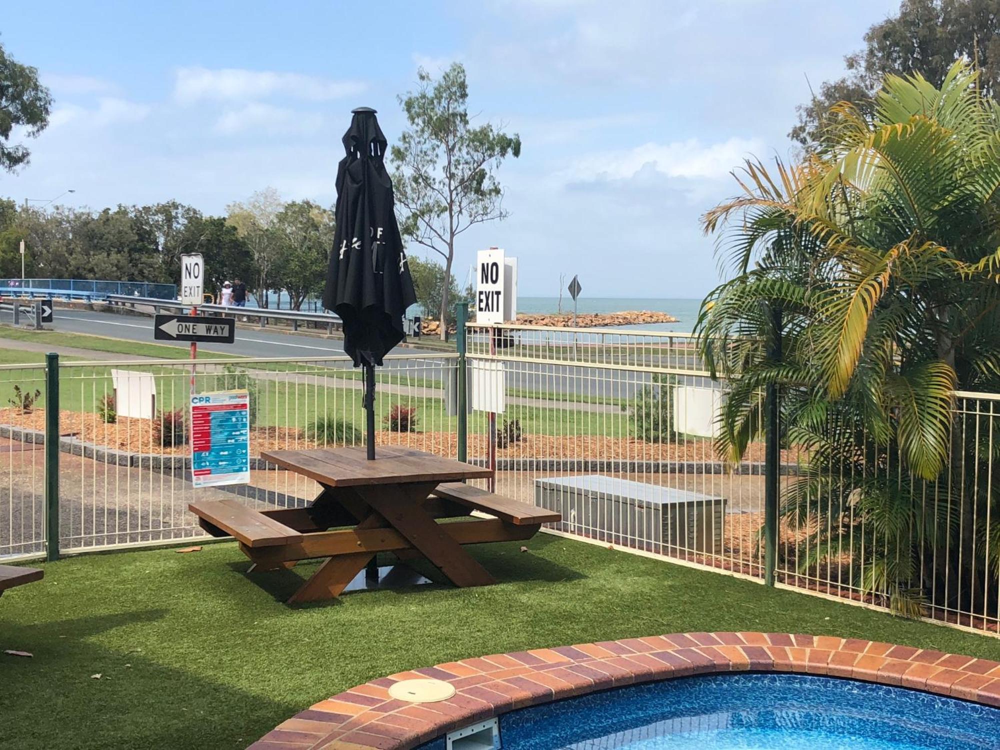 Bribie Waterways Motel Bongaree Ngoại thất bức ảnh