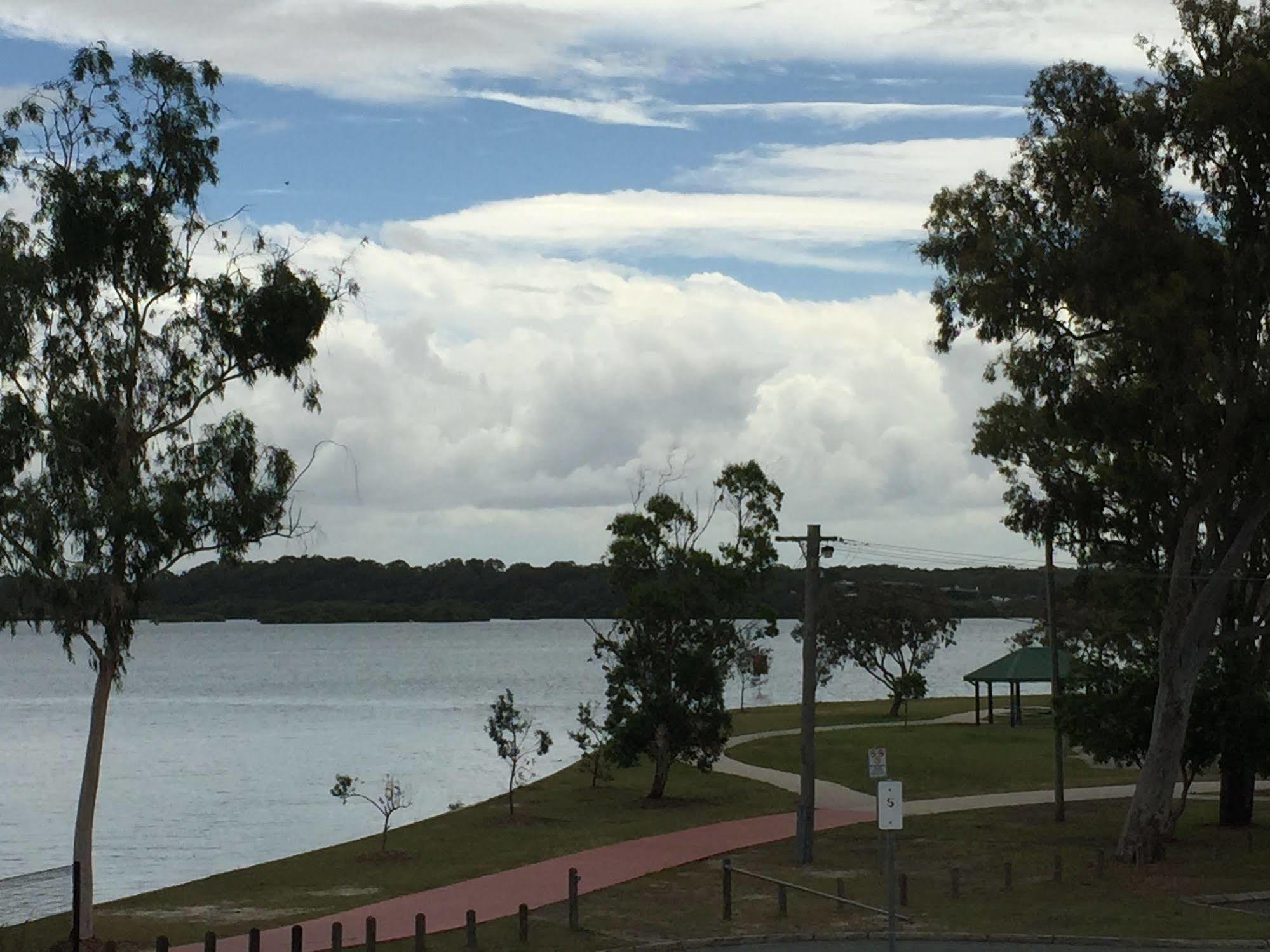 Bribie Waterways Motel Bongaree Ngoại thất bức ảnh