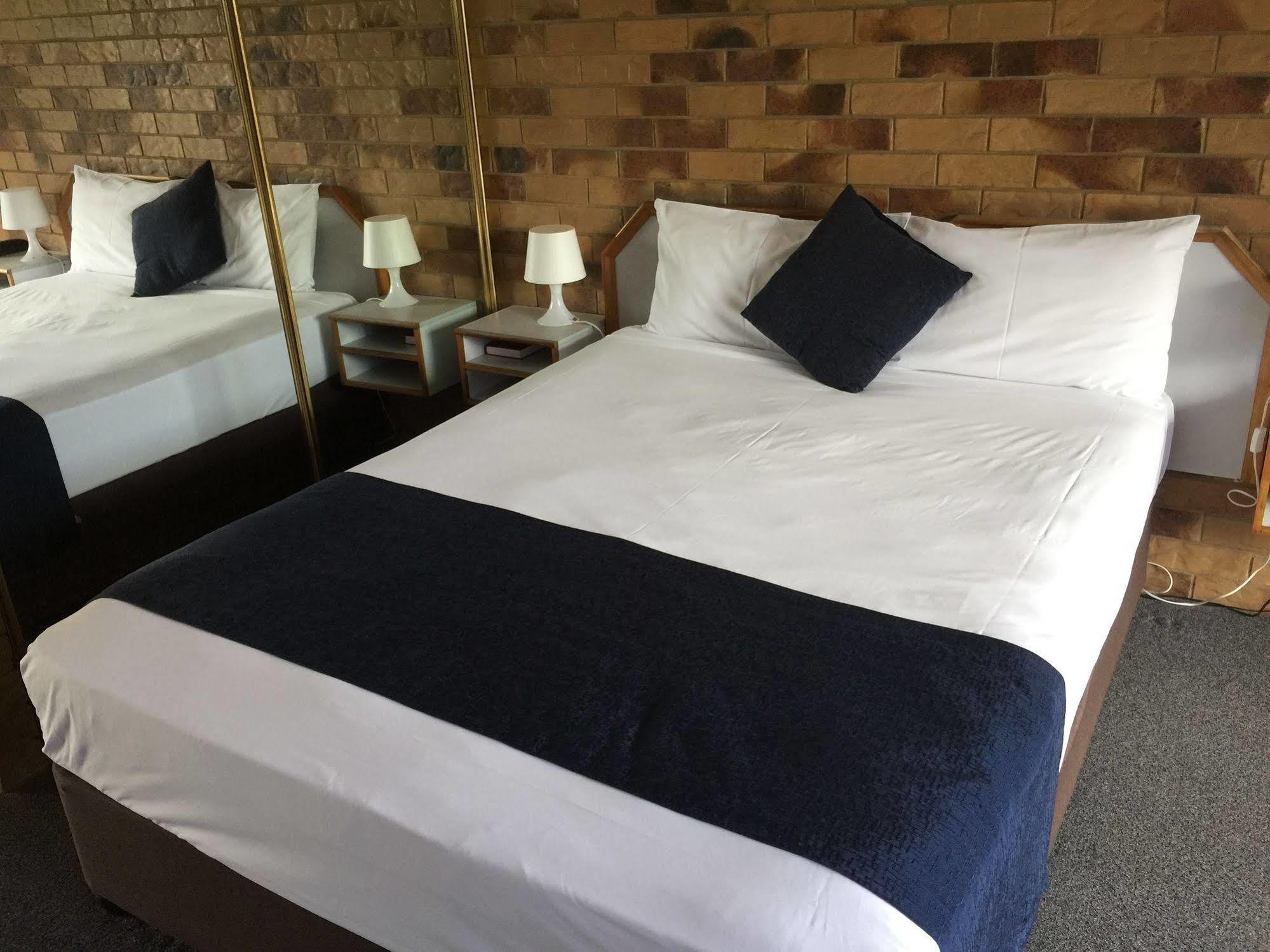 Bribie Waterways Motel Bongaree Ngoại thất bức ảnh