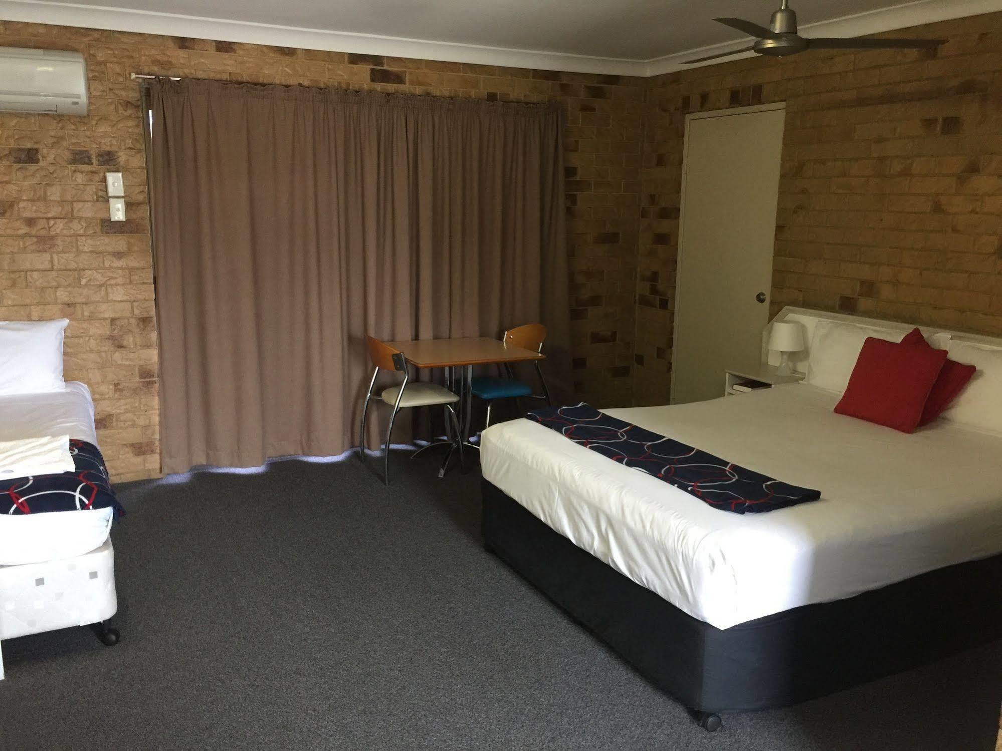 Bribie Waterways Motel Bongaree Ngoại thất bức ảnh