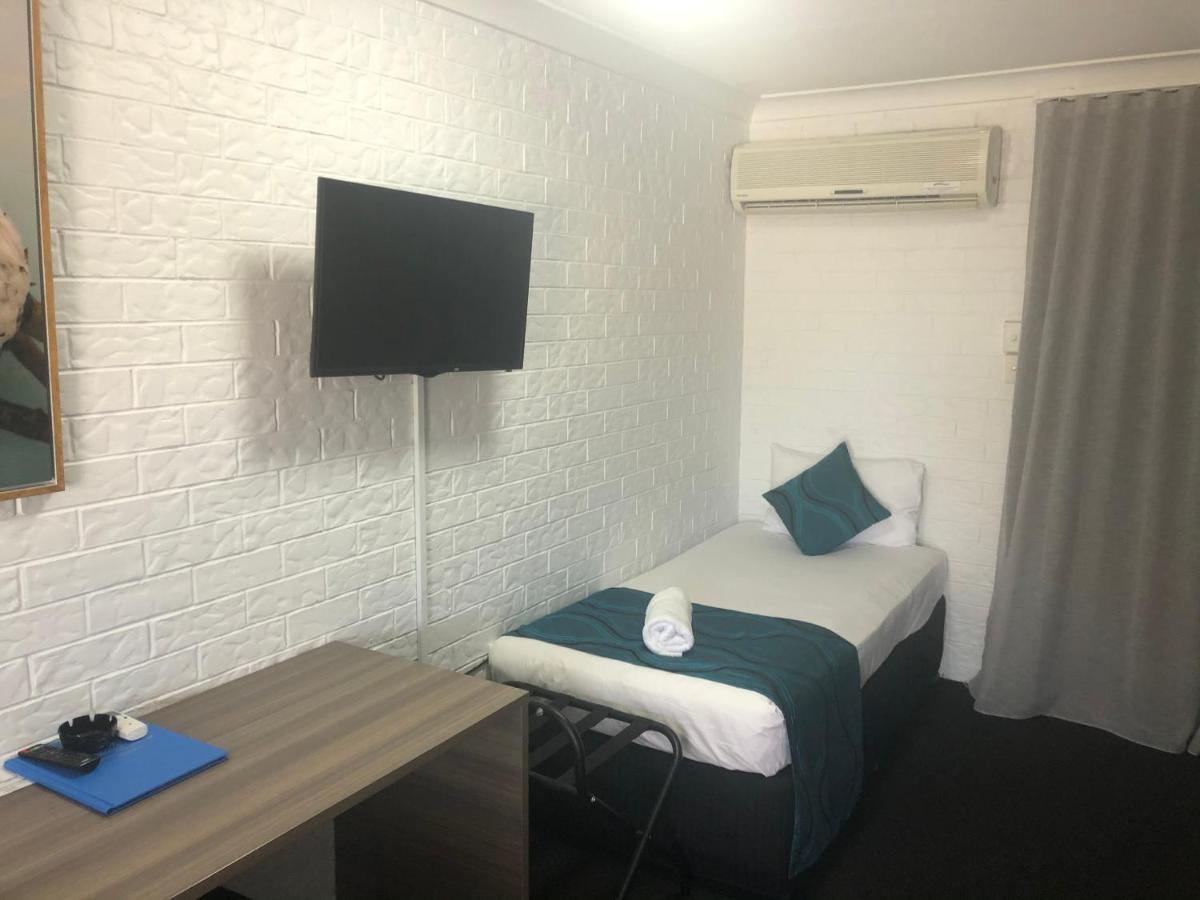 Bribie Waterways Motel Bongaree Ngoại thất bức ảnh